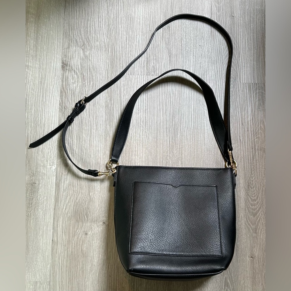 Old Navy Women's Adjustable Strap Inner Pocket Black Leather Crossbody Bag